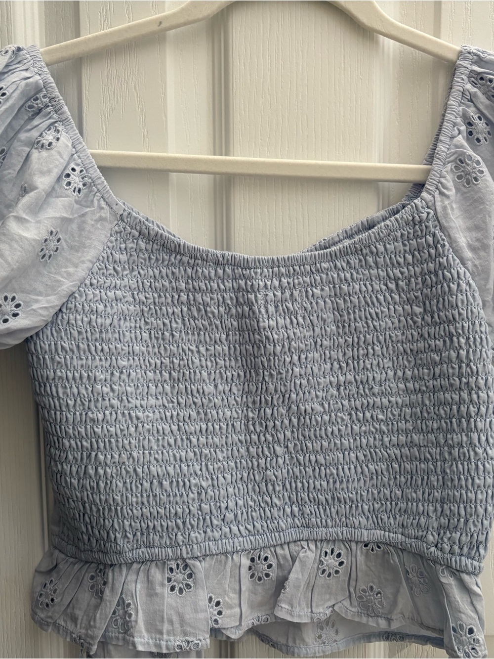 Hollister Light Blue Eyelet Embroidered Peasant Top w Puff Sleeves - Picture 3 of 5